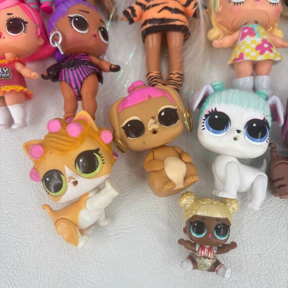 LOL Surprise Dolls and Pets Variety Lot of 26 MGA OMG - Picture 4 of 10